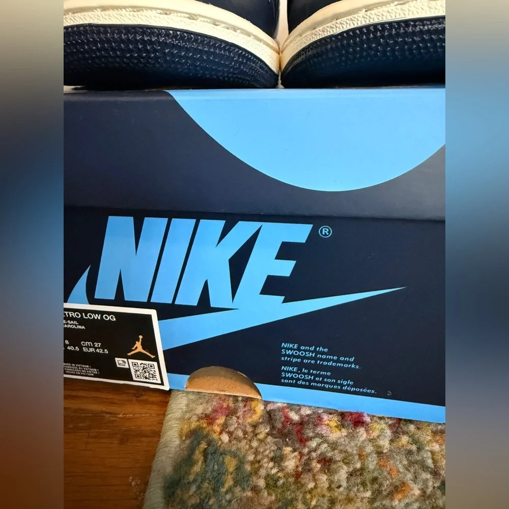 Jordan 1 Low OG- Obsidian UNC - Picture 4 of 12